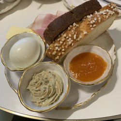 Créme de la Créme - Breakfast
