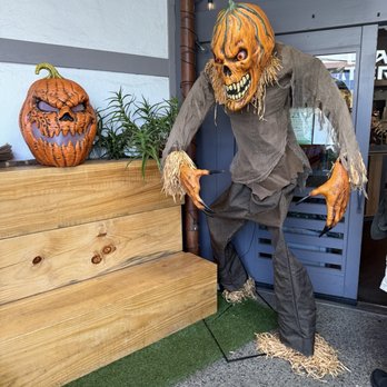 Social Eatery - Halloween decorations - Bubble Tea Near Me - Millbrae, California