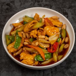 Yen Ching Chinese Restaurant - Kung pao chicken