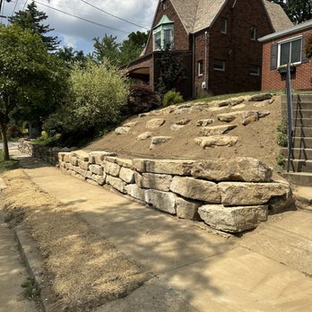 Eneix Enterprises - Finished boulder retaining wall backfilled with gravel for proper drainage! - Waterproofing Near Me Eneix Enterprises - Finished boulder retaining wall backfilled with gravel for proper drainage! - Waterproofing Near Me