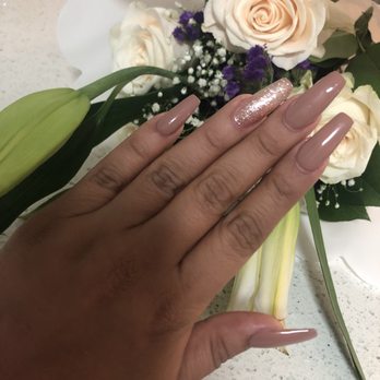 Leah's Nail Shop - Nail Salons Near Me - Carson, California