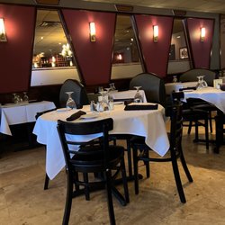 Enza's Italian Restaurant - Dining area