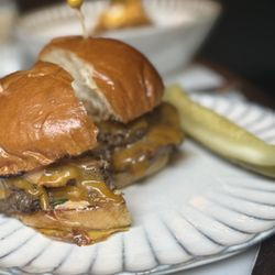 Bouboulina - Smash burger - no frills here.