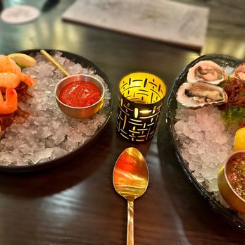 Hell's Kitchen - Shrimp cocktail and oysters on the half shell - Cocktail Bars Near Me - Funner, California Hell's Kitchen - Shrimp cocktail and oysters on the half shell - Cocktail Bars Near Me - Funner, California