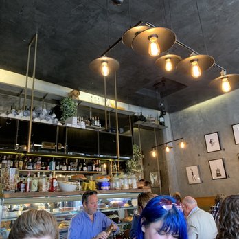 Café Phillies - Dining area - Cafes Near Me - London, XGL Café Phillies - Dining area - Cafes Near Me - London, XGL