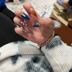 Queen Nails