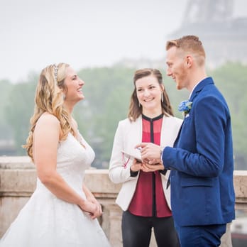 The Paris Officiant - Reading our vows - Officiants Near Me - Paris, 75 The Paris Officiant - Reading our vows - Officiants Near Me - Paris, 75