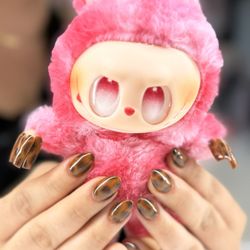Beauty Pop - Matching the labubu