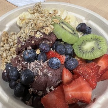 Waffle and Berry - Acai Bowl - Waffles Near Me - Honolulu, Hawaii
