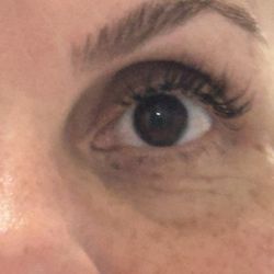 Max Out Beauty - Hybrid lash extensions and brow lamination