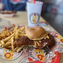 Dave's Hot Chicken - Hot Slider w fries
