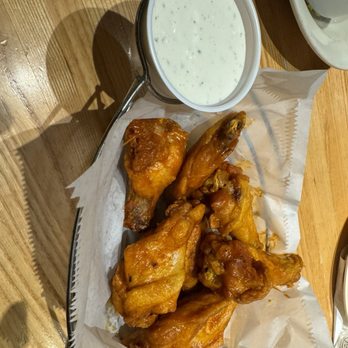 Kaiser's Pizza & Pub - Buffalo wings - Pizza Near Me - Kenosha, Wisconsin