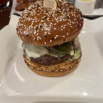 Gordon Ramsay Burger Las Vegas - Hell's Kitchen Burger - Burgers Near Me - Las Vegas, Nevada Gordon Ramsay Burger Las Vegas - Hell's Kitchen Burger - Burgers Near Me - Las Vegas, Nevada