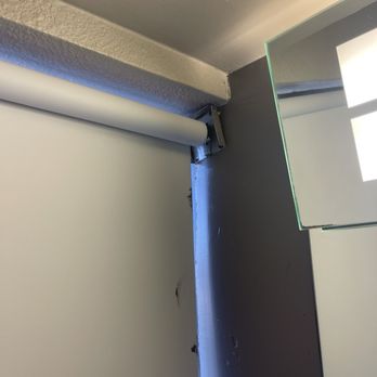 Courtyard by Marriott Austin-University Area - The bathroom blinds - Hotels Near Me - Austin, Texas Courtyard by Marriott Austin-University Area - The bathroom blinds - Hotels Near Me - Austin, Texas