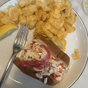 Fives - Lobster roll and chips - Cocktail Bars Near Me - New Orleans, Louisiana