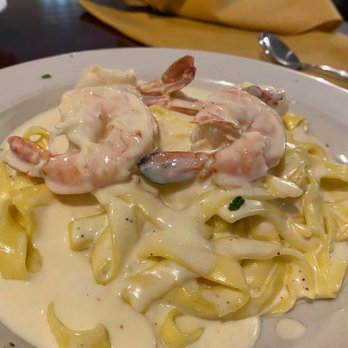 Fratelli - Shrimp Fettuccini Alfredo w shrimp - Italian Near Me - Alexandria, Virginia Fratelli - Shrimp Fettuccini Alfredo w shrimp - Italian Near Me - Alexandria, Virginia