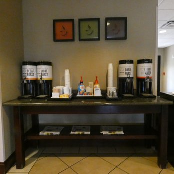 Hampton Inn & Suites Syracuse Dewitt - lobby - Hotels Near Me - Syracuse, New York