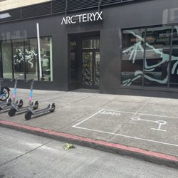 Arc'teryx - Seattle - Street View