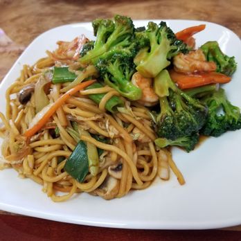 China King Chinese Restaurant - Shrimp & Broccoli Lunch Special with Lo Mein - Chinese Near Me - Alden, New York