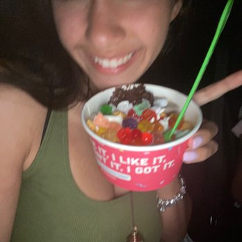 16 Handles - Ice Cream & Frozen Yogurt Near Me - Port Washington, New York