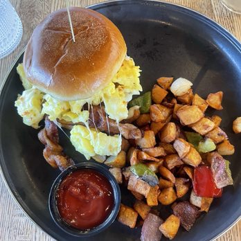 Pradera Brunch - Breakfast Sandwich - Breakfast & Brunch Near Me - Baldwin Park, California