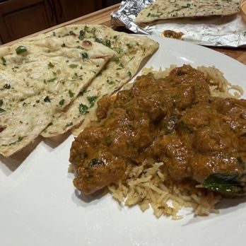 Spice Mantra - Spice Mantra Special Chicken Curry SCC, Chilli Garlic Naan - Indian Near Me - Ballwin, Missouri