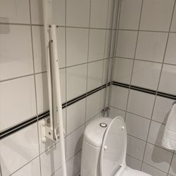 Thon Hotel Vettre - Handicapped bar for toilet.