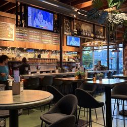 Raglan Public House - Interior restaurant