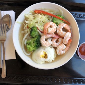 Cafétéria la Mosaïque - a bowl of soup with shrimp and broccoli - Cafes Near Me - Montreal, Quebec Cafétéria la Mosaïque - a bowl of soup with shrimp and broccoli - Cafes Near Me - Montreal, Quebec