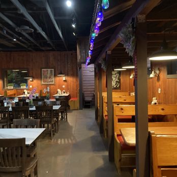 Pho Que Huong - Sitting area (middle of room had roof leak during heavy rain) - Vietnamese Near Me - Glen Allen, Virginia Pho Que Huong - Sitting area (middle of room had roof leak during heavy rain) - Vietnamese Near Me - Glen Allen, Virginia