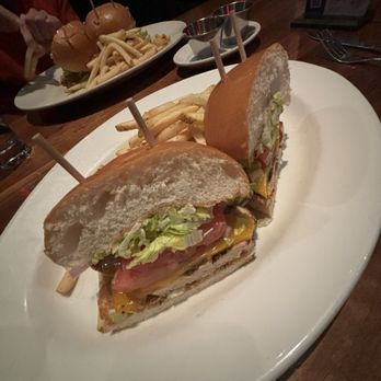 Doc B's Restaurant + Bar - The Wright Chicken Sandwich - New American Near Me - Austin, Texas
