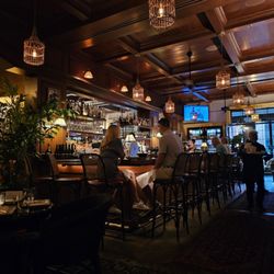 Le Colonial - What a beautiful bar