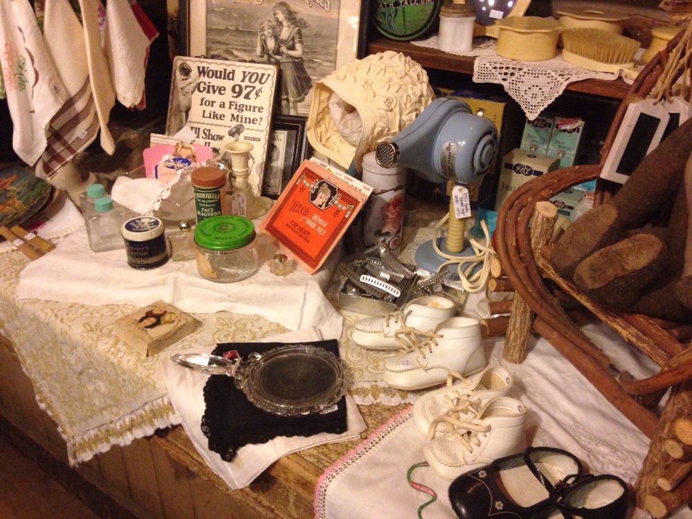 THE HITCHING POST & OLD COUNTRY STORE Updated October 2024 11