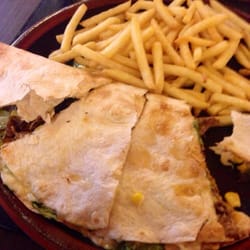 Mr Benny - Quesadillas con pulled pork, mais, cheddar, avocado e patatine