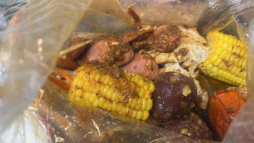 THE CRAB BARRACK Updated September 2024 103 Bessemer Super Hwy, Midfield, Alabama Seafood