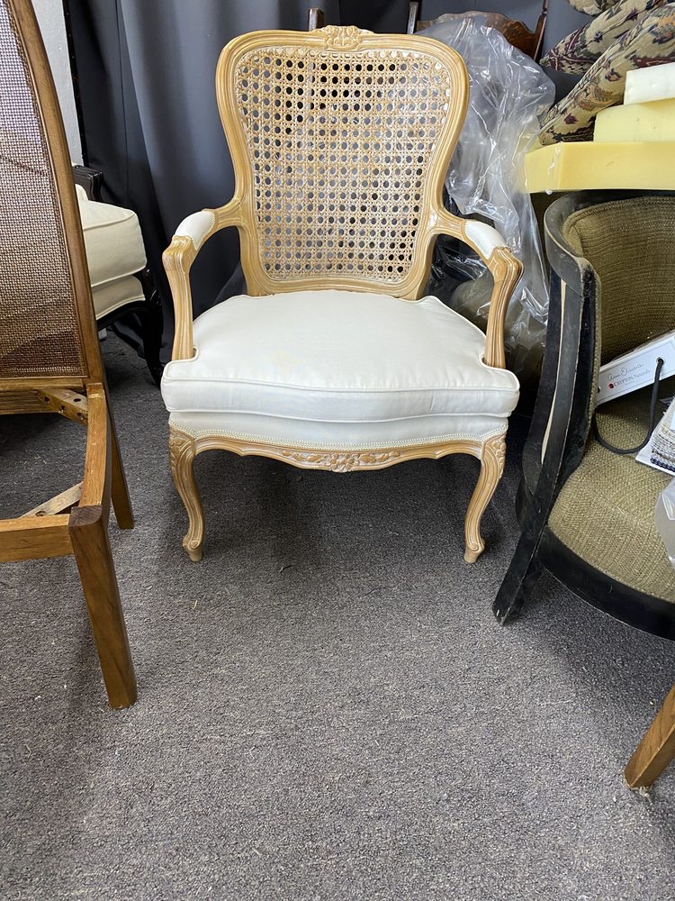 GLABER’S UPHOLSTERY & FABRICS Updated July 2024 12 Photos 2543