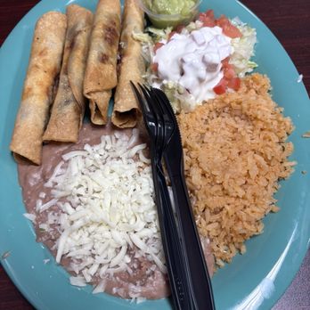 Salsa Taqueria II - Taquitos combo - Mexican Near Me - Bishop, California Salsa Taqueria II - Taquitos combo - Mexican Near Me - Bishop, California