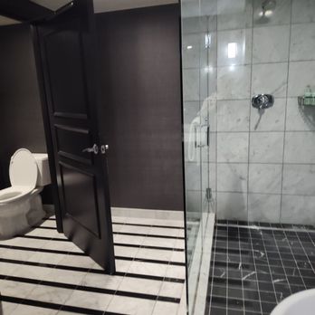 Viceroy - Shower and seperated toilet room - Hotels Near Me - Washington, DC, District of Columbia
