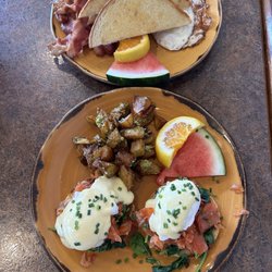 The Bridge Bistro - Smoked Salmon Benny, Standby breakfast