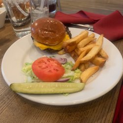 River Rock Kitchen and Tap - Classic burger
