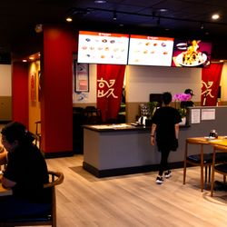 Paik’s Noodle - Interior