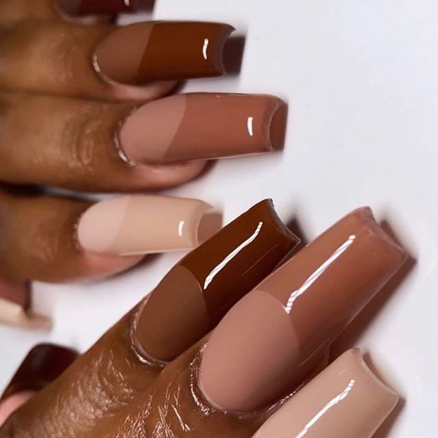 Deluxe Nails and Spa Logo