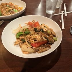 Thaicoon Restaurant - Drunken noodles with chicken