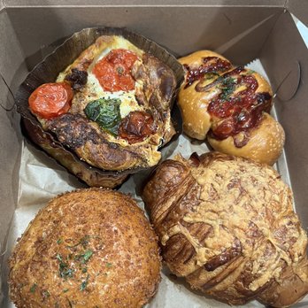 Le Hérisson - Cafes Near Me - Simi Valley, California