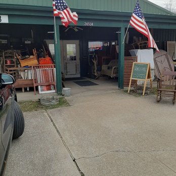 Schultz Antiques - Front door - Antiques Near Me - Saint Mary, Missouri