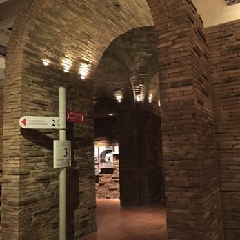 香港歷史博物館 - Old tomb replica - Museums Near Me - Hong Kong, HK