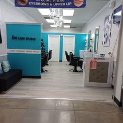 Em Lash Studio