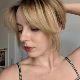 Face framing and curtain bangs. Face framing and curtain bangs.