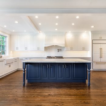 Christian Construction - a large kitchen with a center island - General Contractors Near Me - Lafayette, California Christian Construction - a large kitchen with a center island - General Contractors Near Me - Lafayette, California