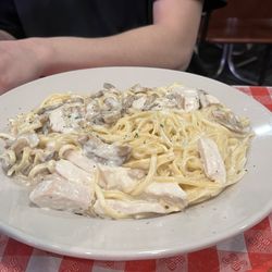 Ellies Pizzeria & Pub